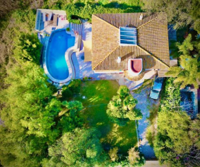 Bonita casa con piscina cerca de la playa